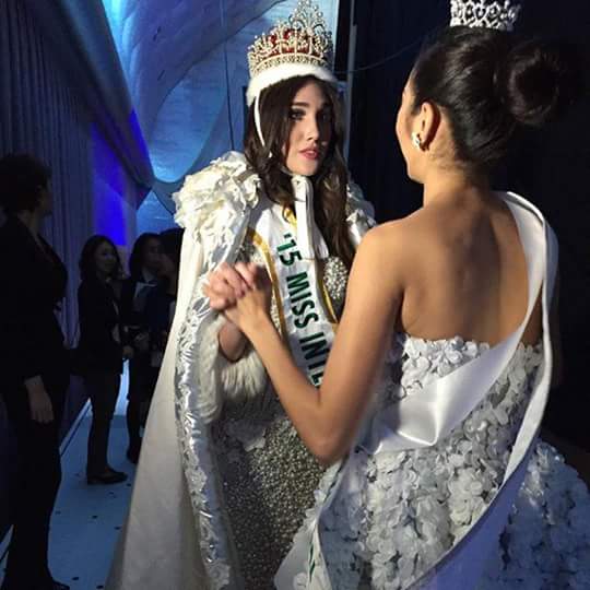 Cô chia sẻ cùng bạn thân, cũng là tân Hoa hậu Quốc tế 2015.